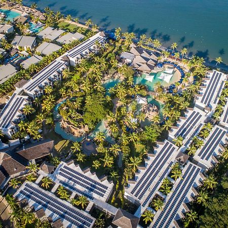 Radisson Blu Resort Fiji Denarau Island Exterior foto Solar panels at the Four Seasons Resort, Koh Samui, Thailand