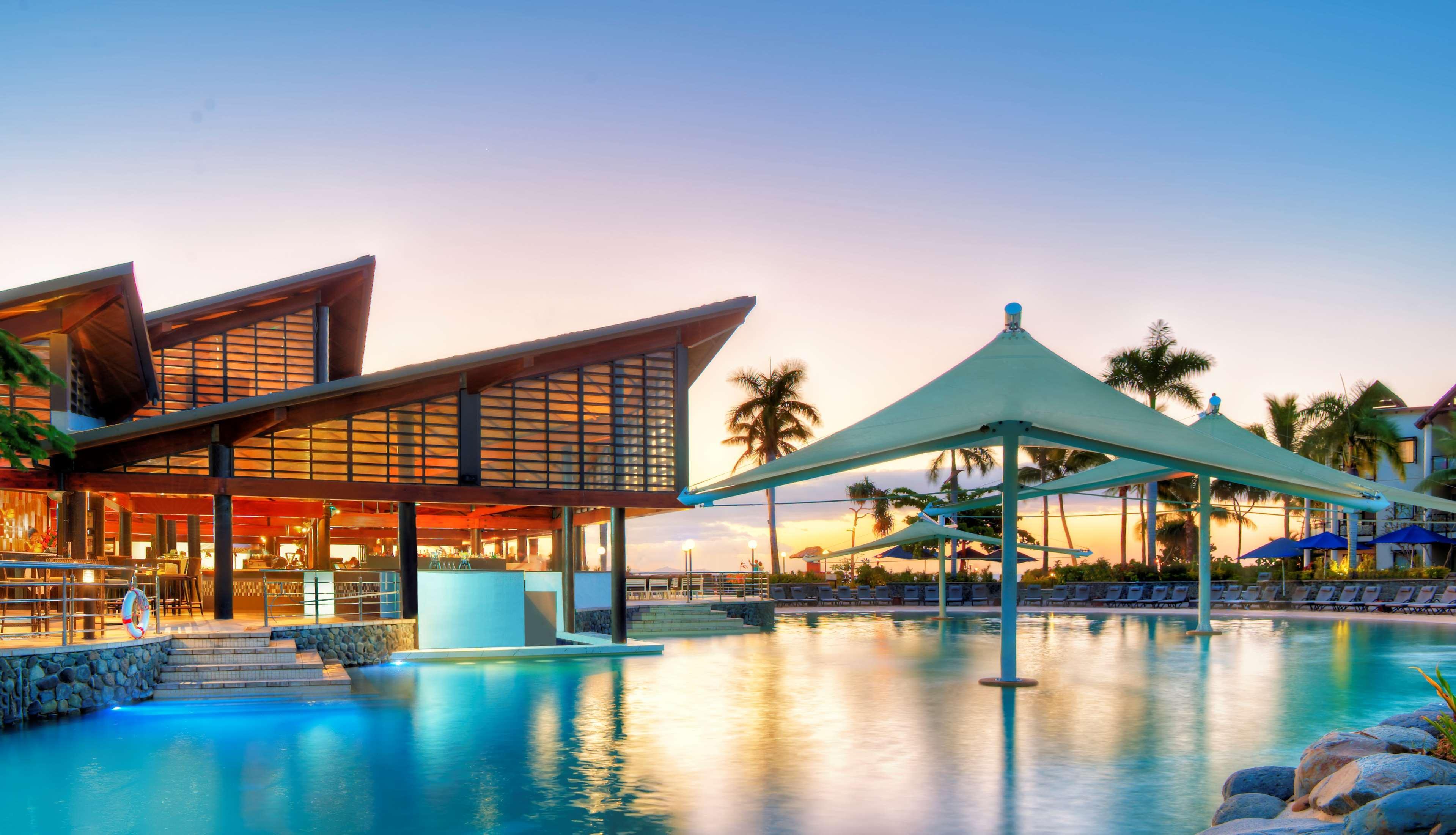 Radisson Blu Resort Fiji Denarau Island Exterior foto The pool at the Sheraton Resort
