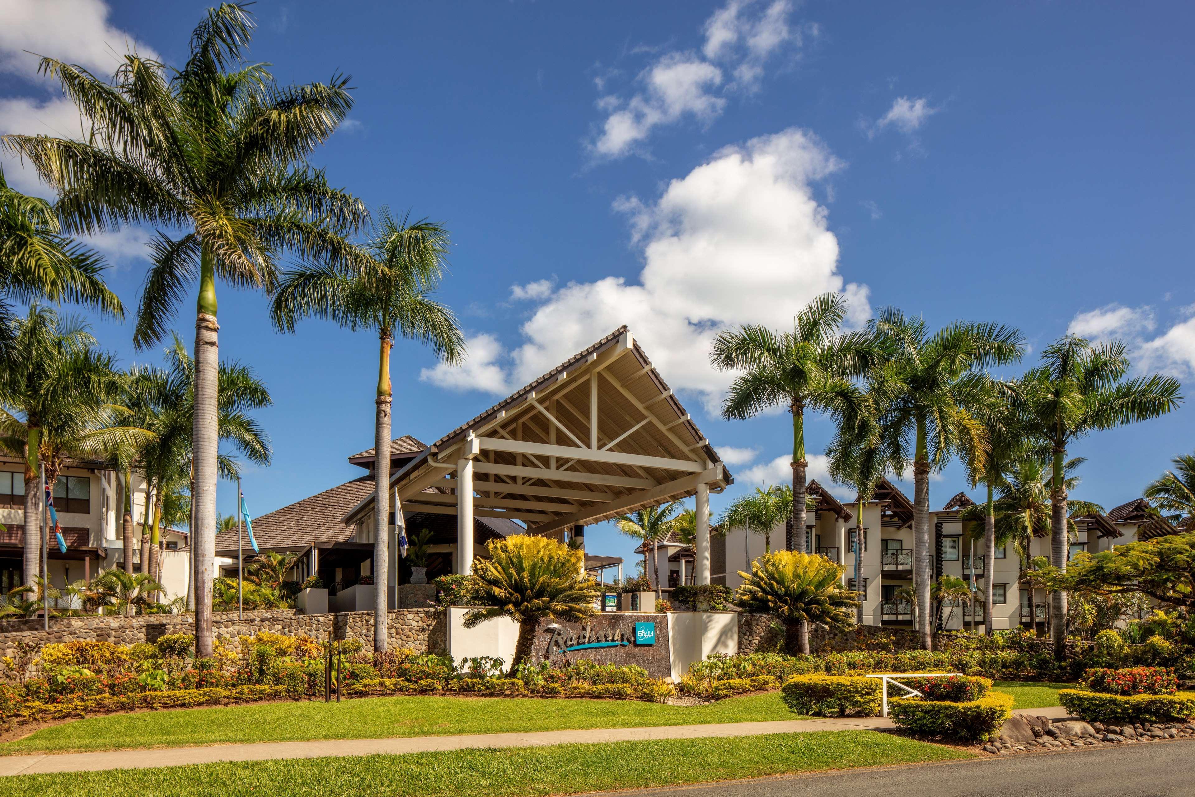 Radisson Blu Resort Fiji Denarau Island Exterior foto Resort entrance
