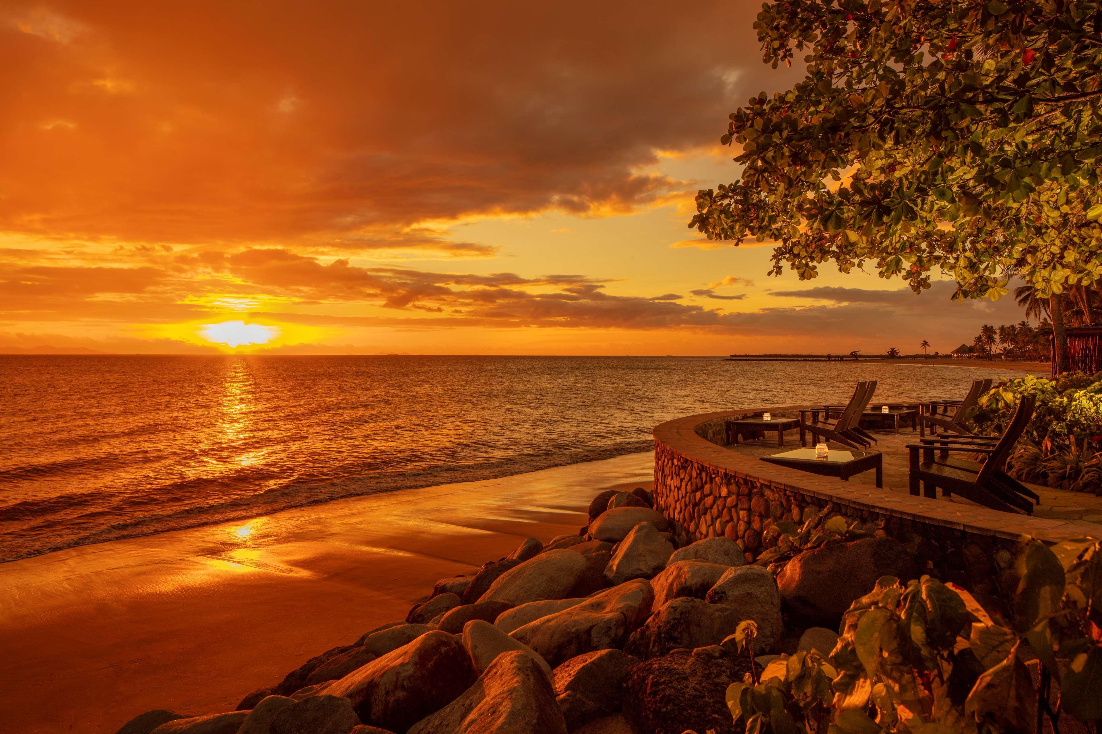Radisson Blu Resort Fiji Denarau Island Exterior foto Sunset at the beach
