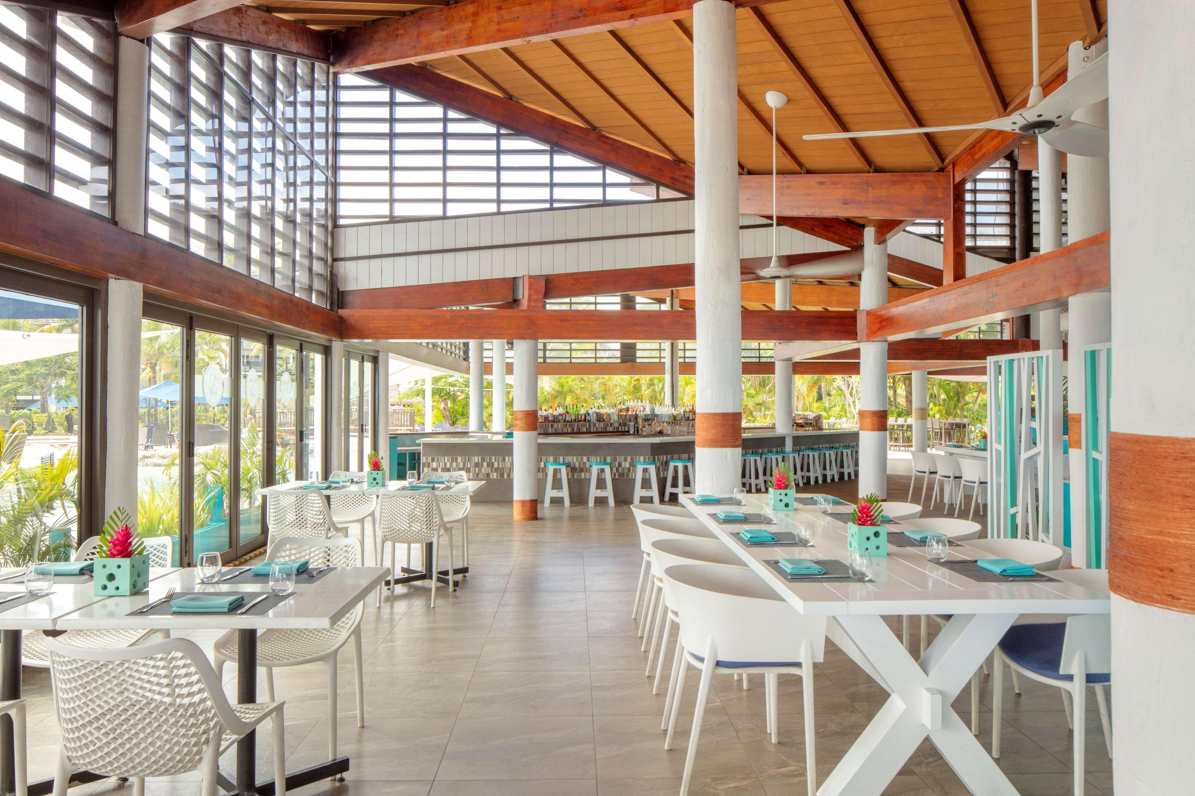 Radisson Blu Resort Fiji Denarau Island Exterior foto The interior of the restaurant