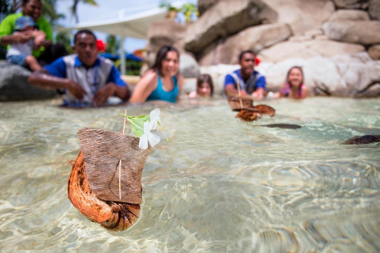 Radisson Blu Resort Fiji Denarau Island Exterior foto Coconut boat racing at the Baths